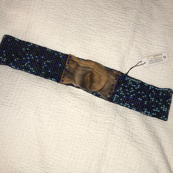 Beaded elastic belt with wood clasp - Picture 1 of 3